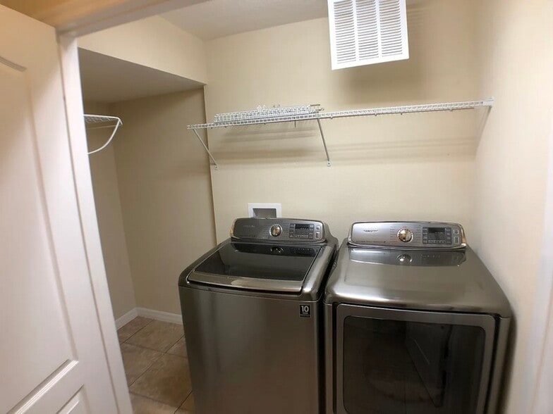 Building Photo - 1512 Scarlet Oak Loop