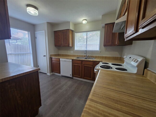 Building Photo - 2777 Forest Point Dr
