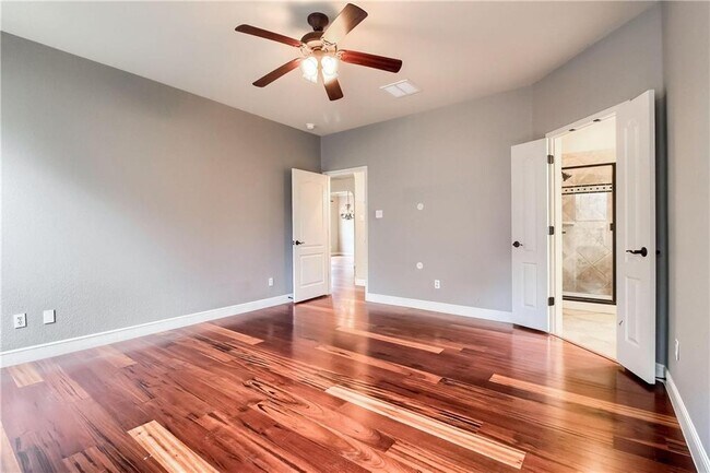 Building Photo - 7913 Menler Dr