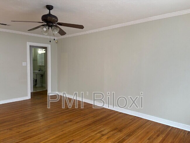 Building Photo - 391 Rodeo Dr