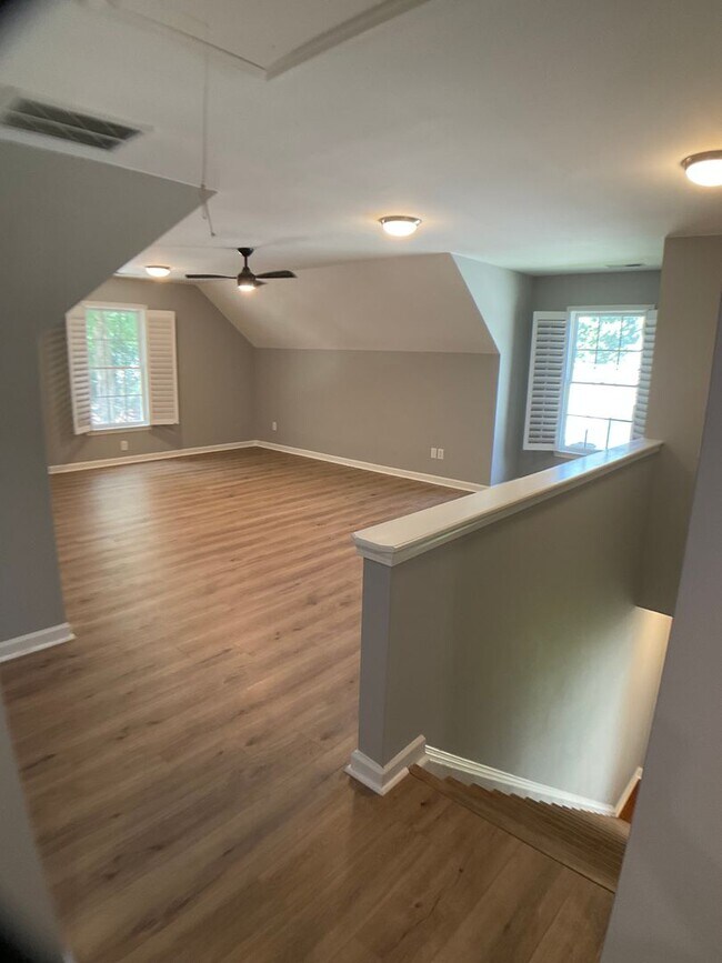 Building Photo - Absolutely Stunning Rare Rental in Hope Va...