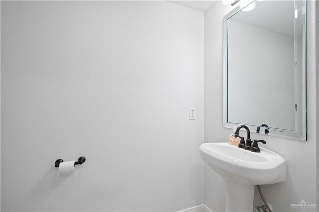 Building Photo - 21 N 26th Dr