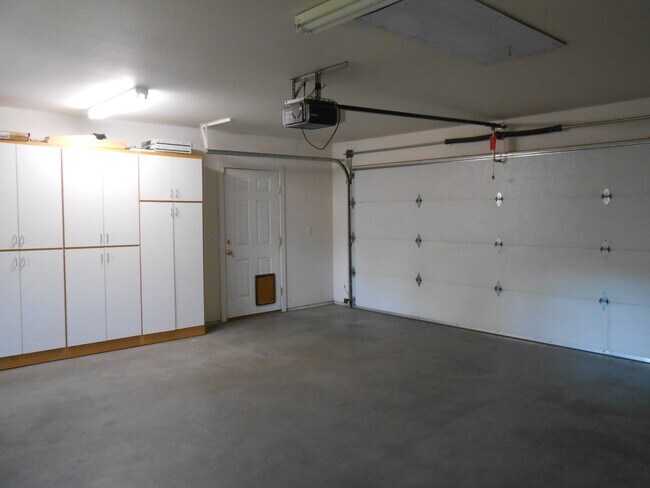 Building Photo - 62677 Hawkview Road
