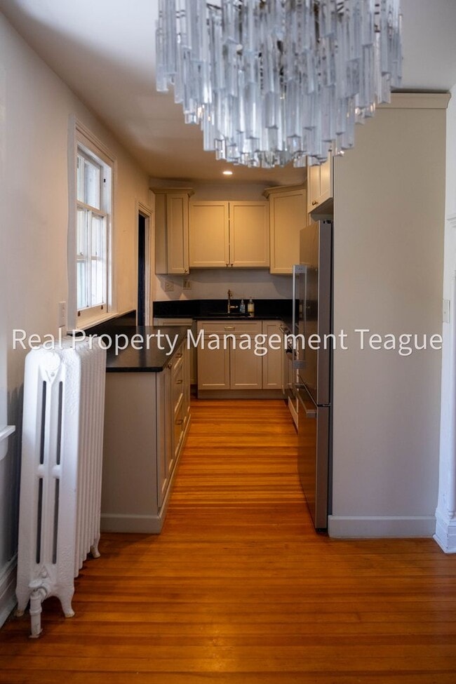 Building Photo - Beautiful Brownstone !