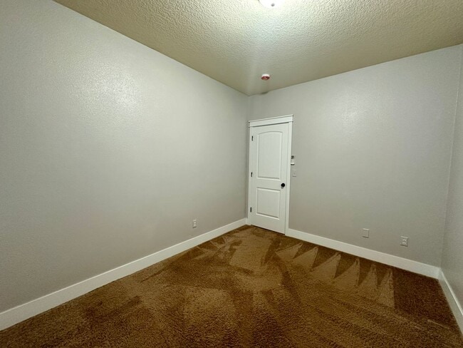 Building Photo - Two Bedroom Home with Den and Three Decks!