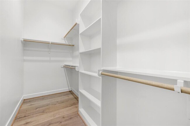 Building Photo - 2214 Roozy Lk Ln