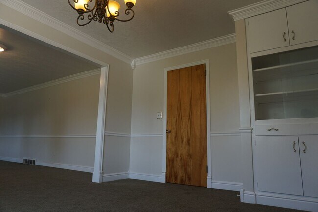 Building Photo - Murray 5 Bedroom Rambler Home