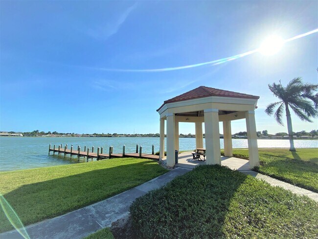 Building Photo - ** VILLAGES AT EMERALD LAKES ** 2 BED / 2 ...