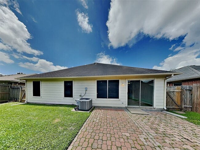 Building Photo - 1207 Hannover Blvd
