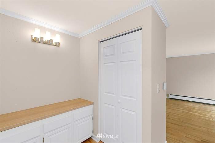 Master Bedroom - 202 W Olympic Pl