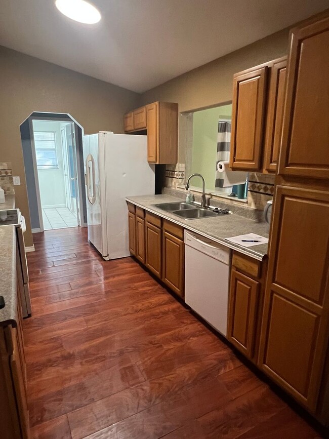 Building Photo - 3/2/2 with lanai in PC