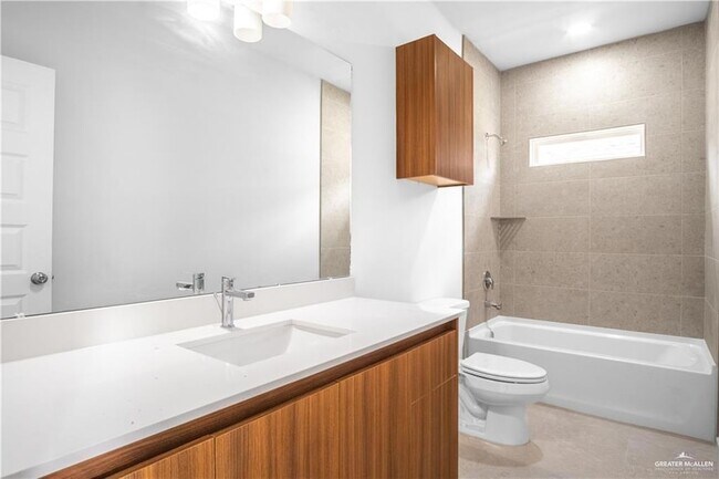 Building Photo - 700 N Alexandrite Ave