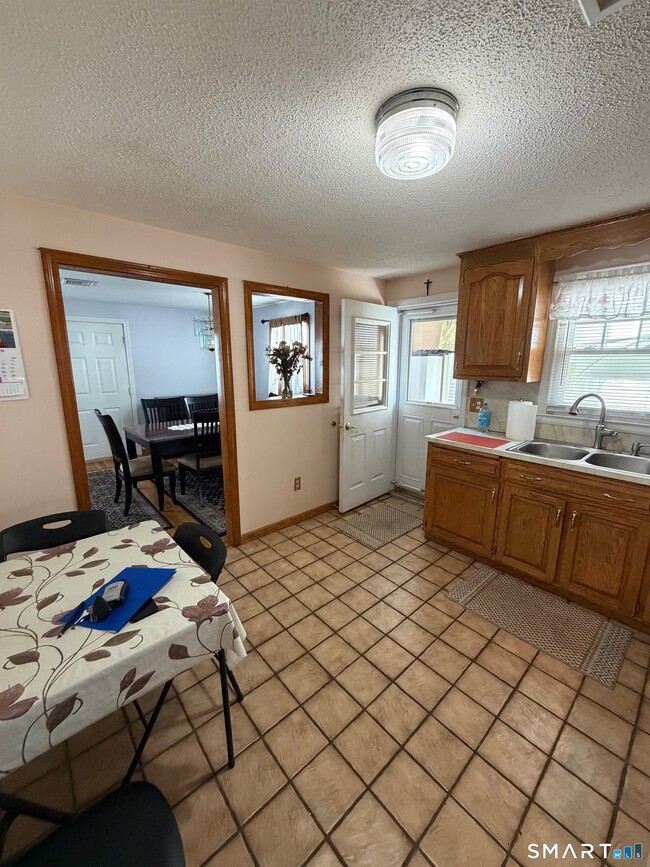 Building Photo - 23 Magnolia St