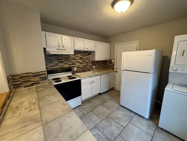 Building Photo - One Story House off Thomas Road