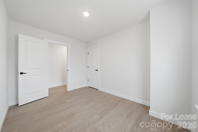 Building Photo - 403 15th Ave SW