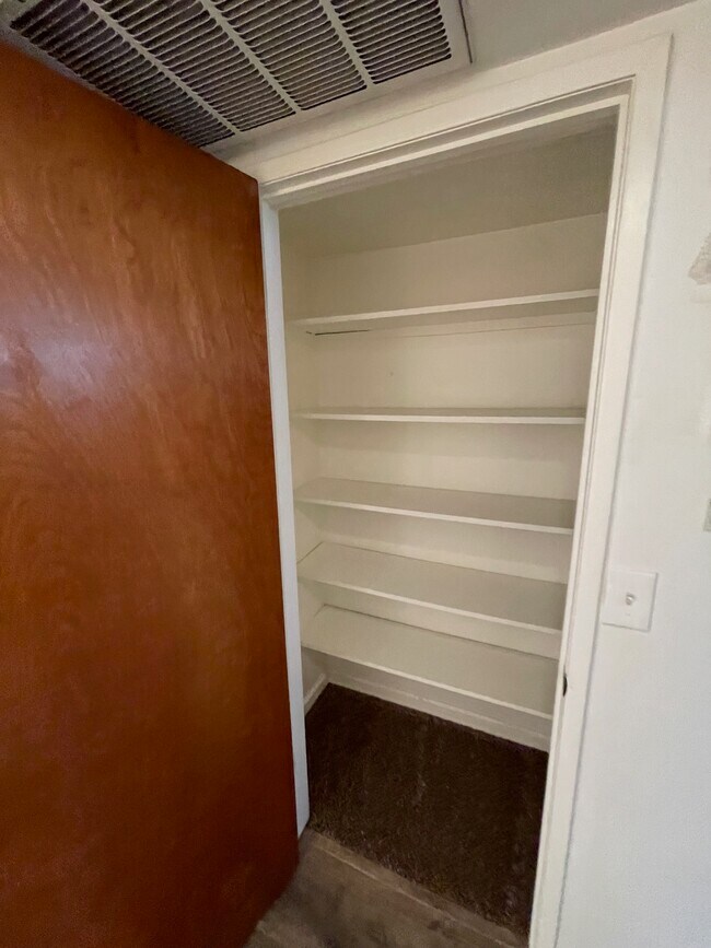 Building Photo - 1001 Sycamore St