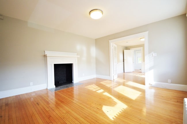 Building Photo - 51 Leamington Rd