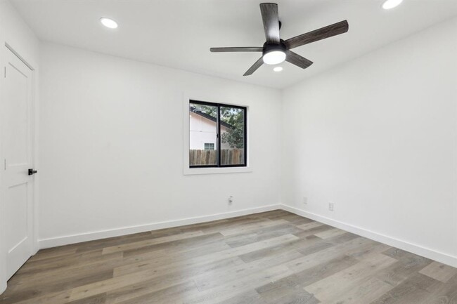 Building Photo - 2615 Baxter Dr