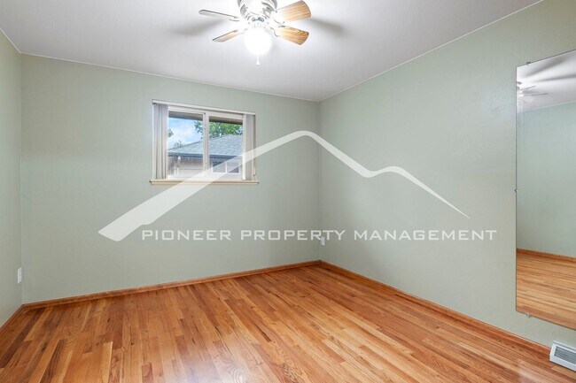 Building Photo - 1024 Pike Dr