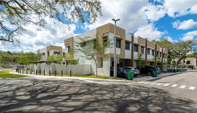 Building Photo - 4130 N Oak Pl