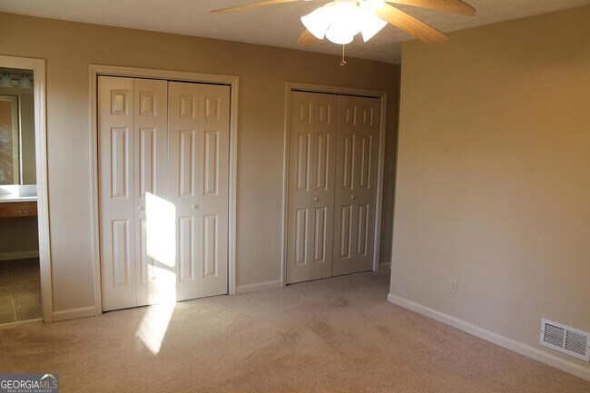 Building Photo - 5745 Hendrix Rd