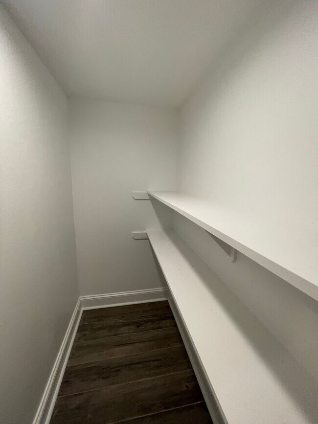 Building Photo - 4 Bedroom House Near LSU
