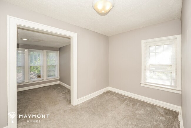 Building Photo - 3 Bedroom in Maple Heights, OH