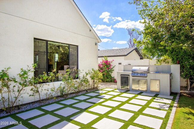 Building Photo - 2912 E Pierson St