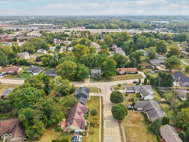 Building Photo - 521 Thornberry Dr