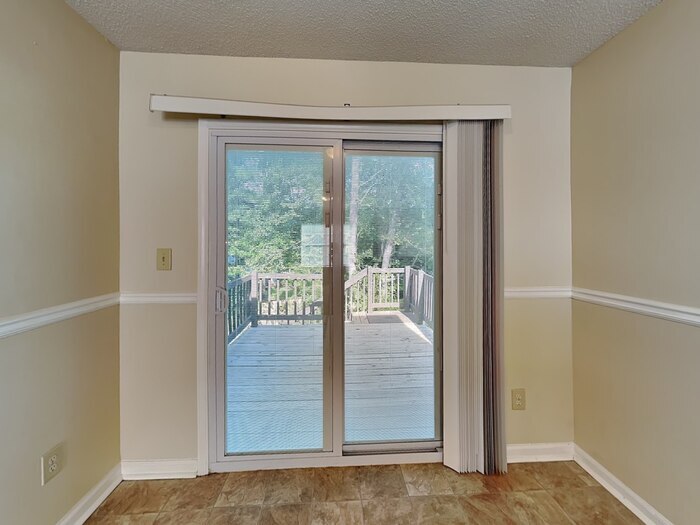 Building Photo - 114 Hampton Oaks Dr