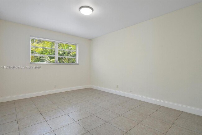 Building Photo - 1715 N 16th Ave