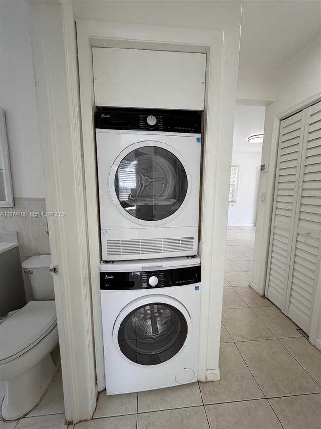 Building Photo - 6400 SW 58th Pl