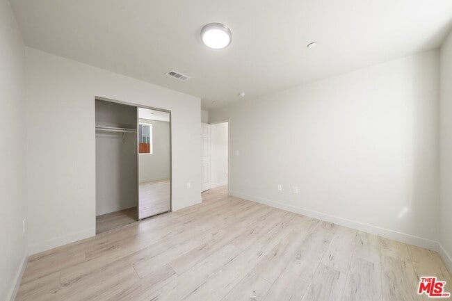 Building Photo - 737 E 82nd St