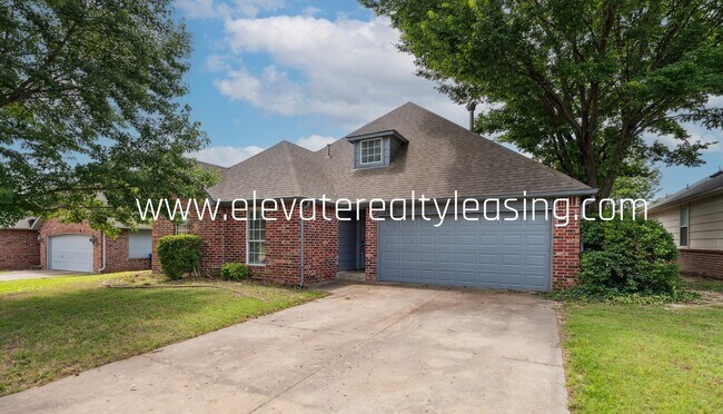 Building Photo - 1305 W Quincy St
