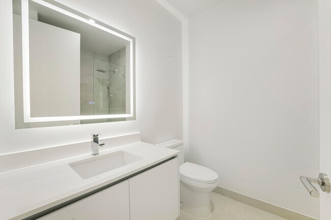 Building Photo - 220 Lake Shore Dr