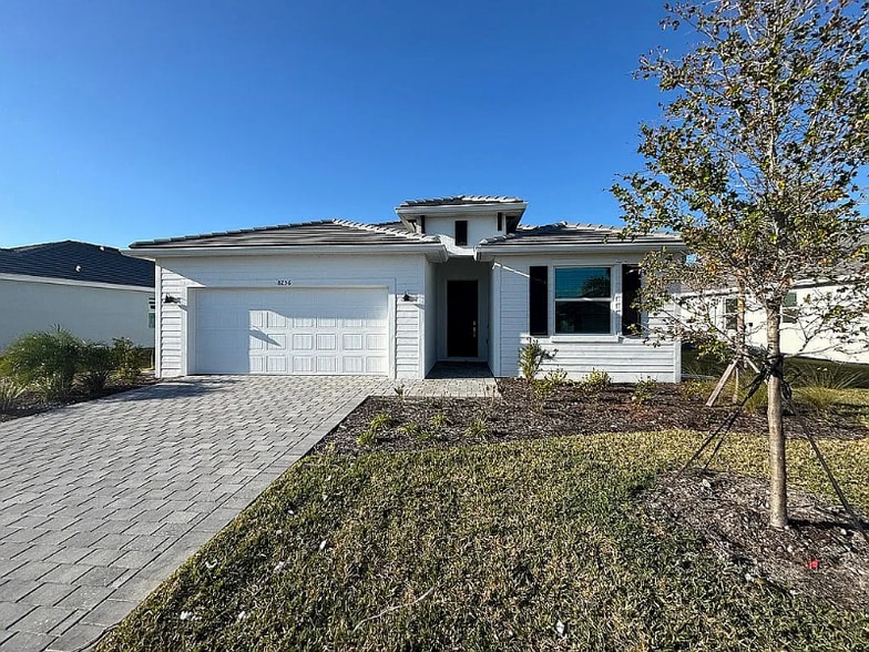 Primary Photo - 8256 Shr Lk Dr