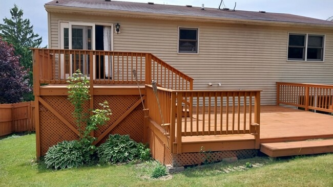 Building Photo - 5420 Hillside Dr W