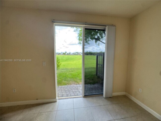 Building Photo - 134 SE 28th Ter