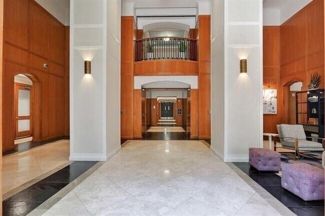 Building Photo - 2 Bedroom, 2 Bathroom Spacious Condo with Dining & Living Room within Heart of Buckhead