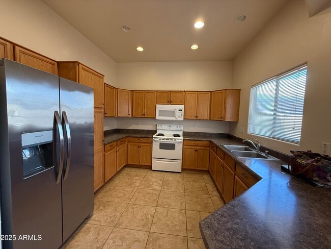 Building Photo - 8044 W Beck Ln