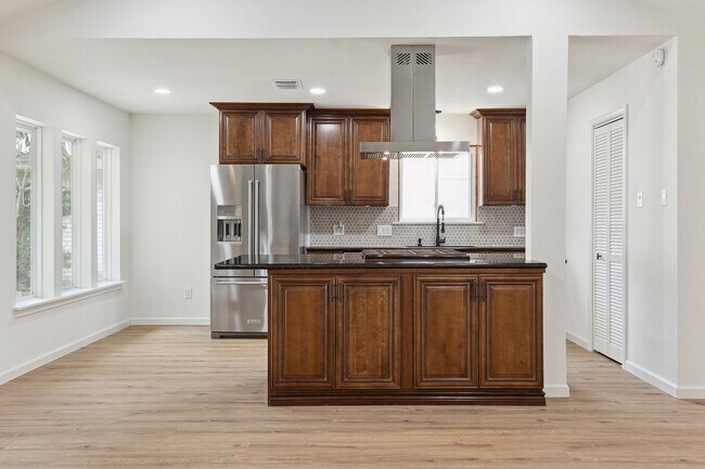 Building Photo - 9719 Springmont Dr