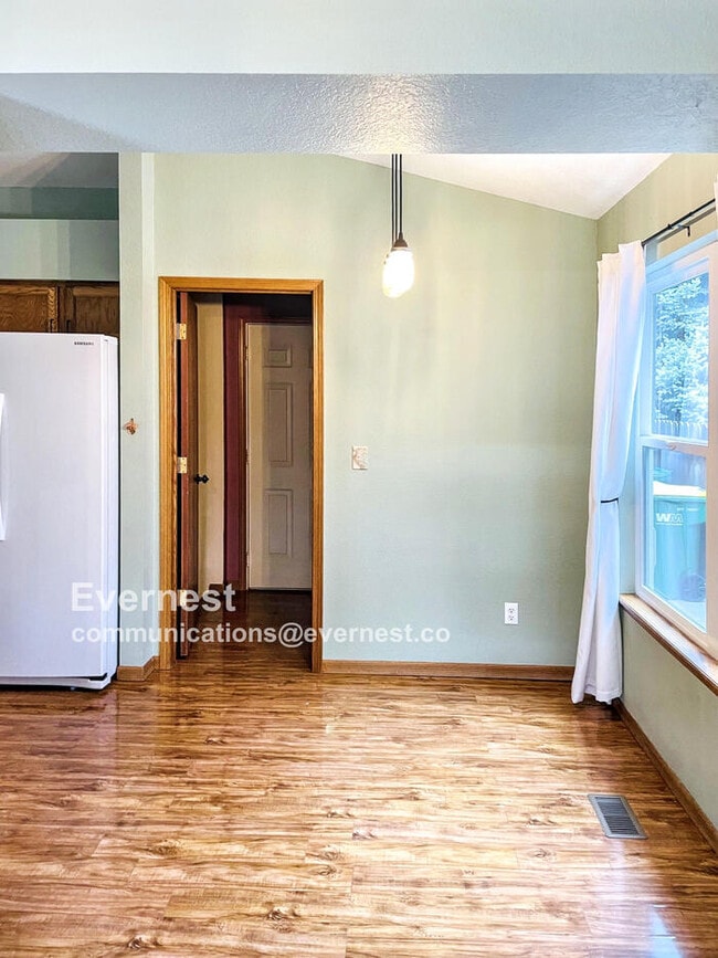 Building Photo - 1009 Meadow Ct