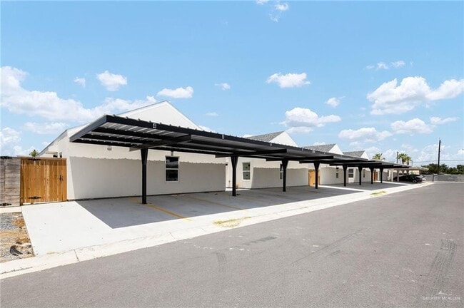 Building Photo - 13 E Iris Ave