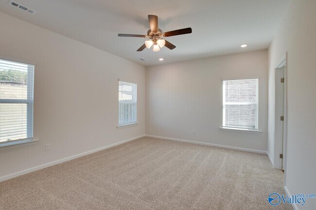 Building Photo - 113 Duskwood Dr