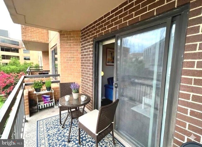 Building Photo - 2111 Wisconsin Ave NW