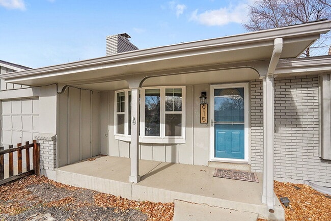 Building Photo - $2,795.00 - $300 OFF First Months' Rent - 5 Bedrooms, 2 Bathrooms, Single Family Home in Broomfie...