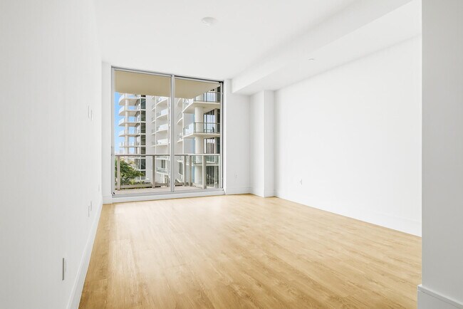 Building Photo - 220 Lake Shore Dr