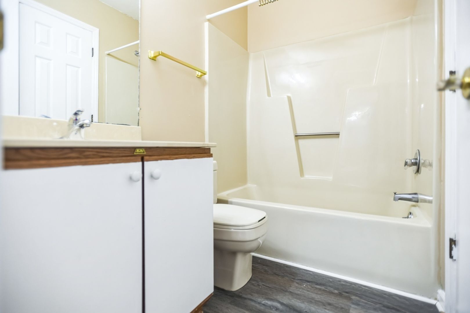 Building Photo - 301 Abbey Cir