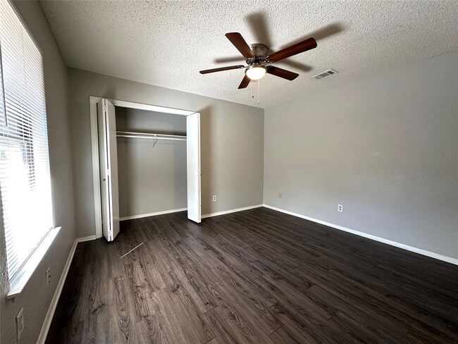 Building Photo - 903 Milford Way