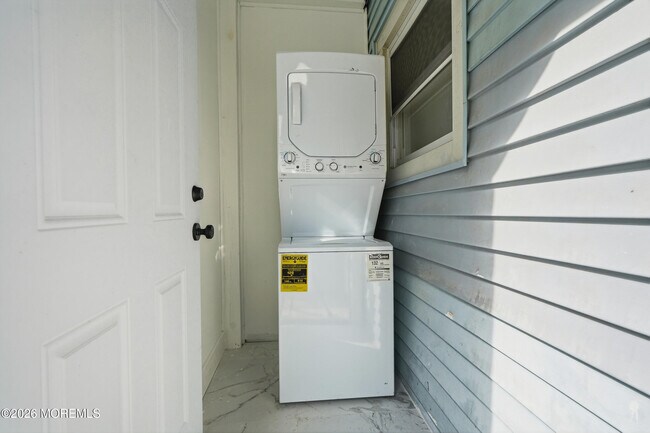 Building Photo - 236 Seaview Ave
